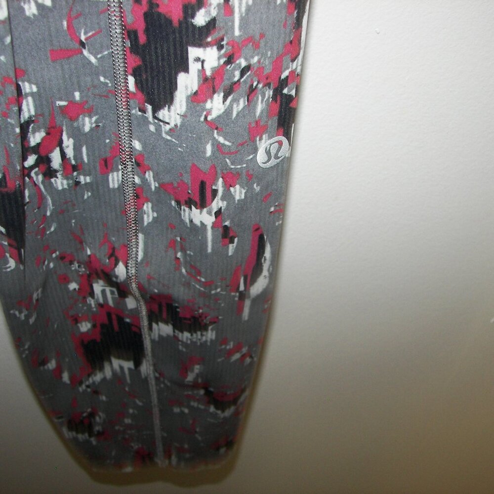 Lululemon Multicolored Abstract Pattern Size 4 Fa… - image 3